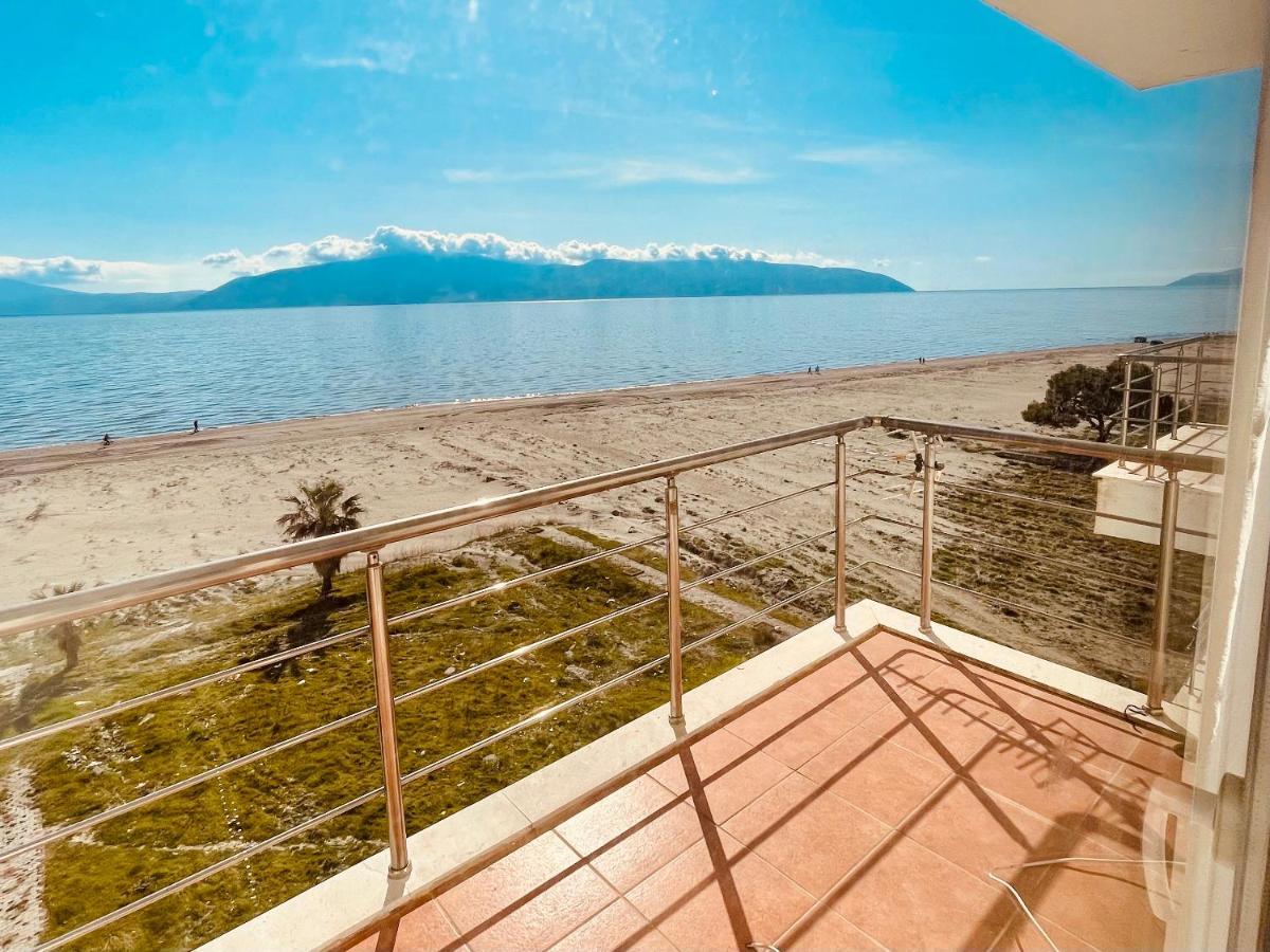 Apartament Red Flamingo Wlora